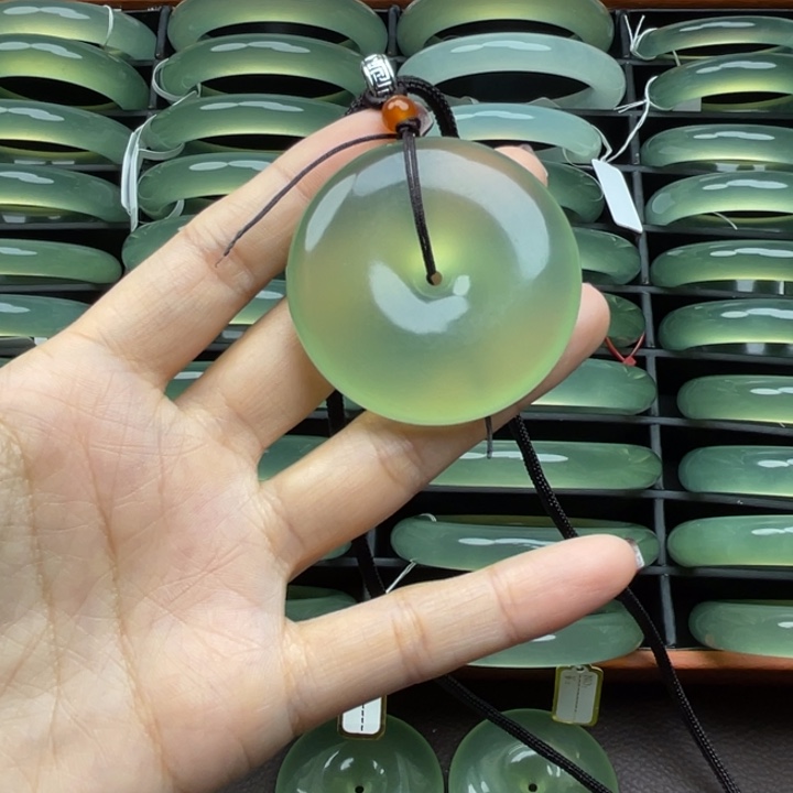 金***秋岫玉未镶嵌颈饰岫玉