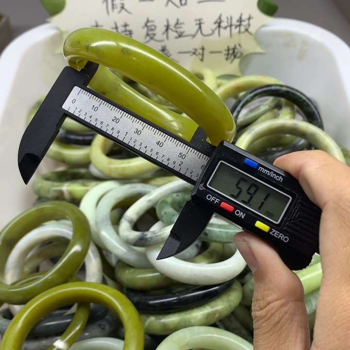 蛇纹石玉未镶嵌手镯12