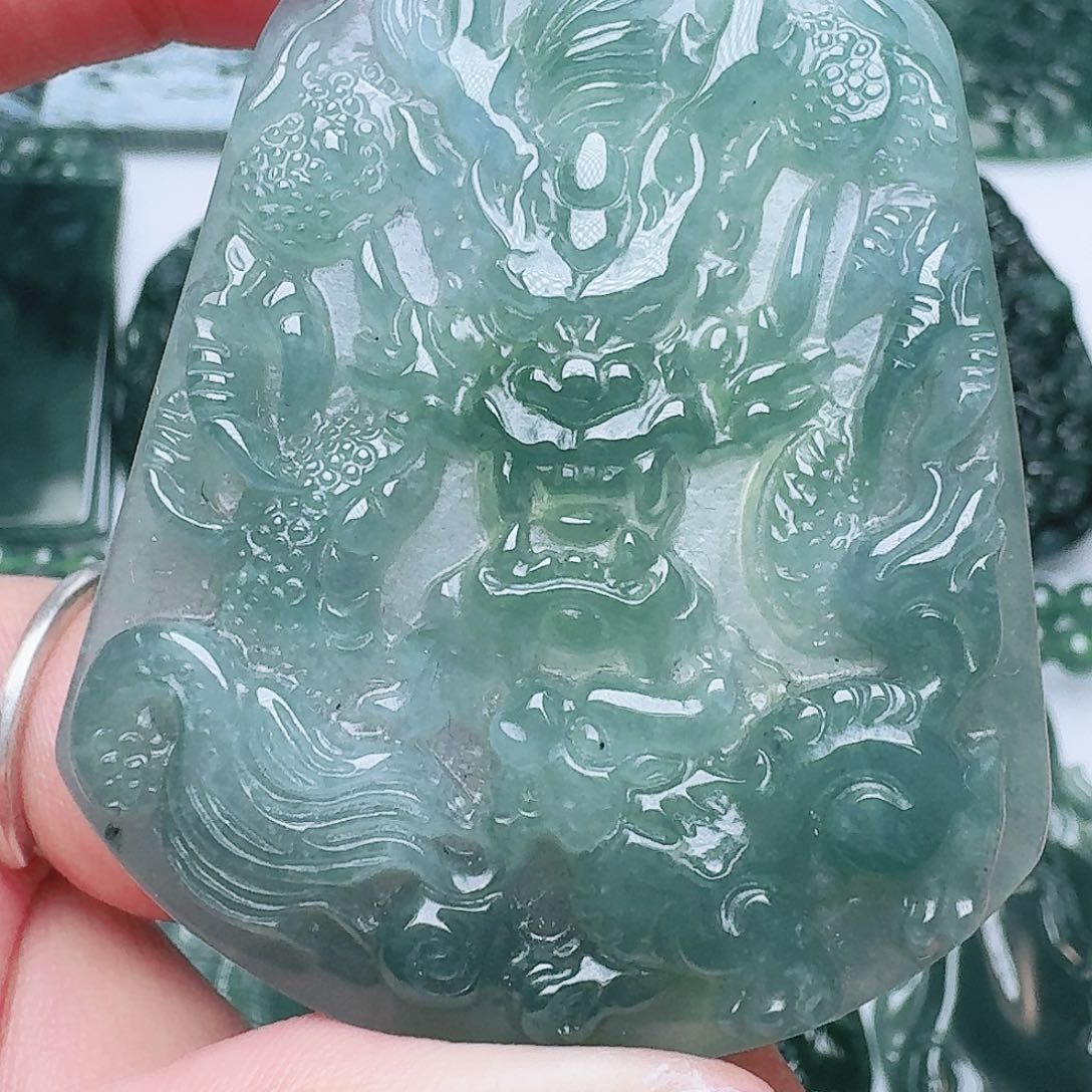 翡翠未镶嵌颈饰1111