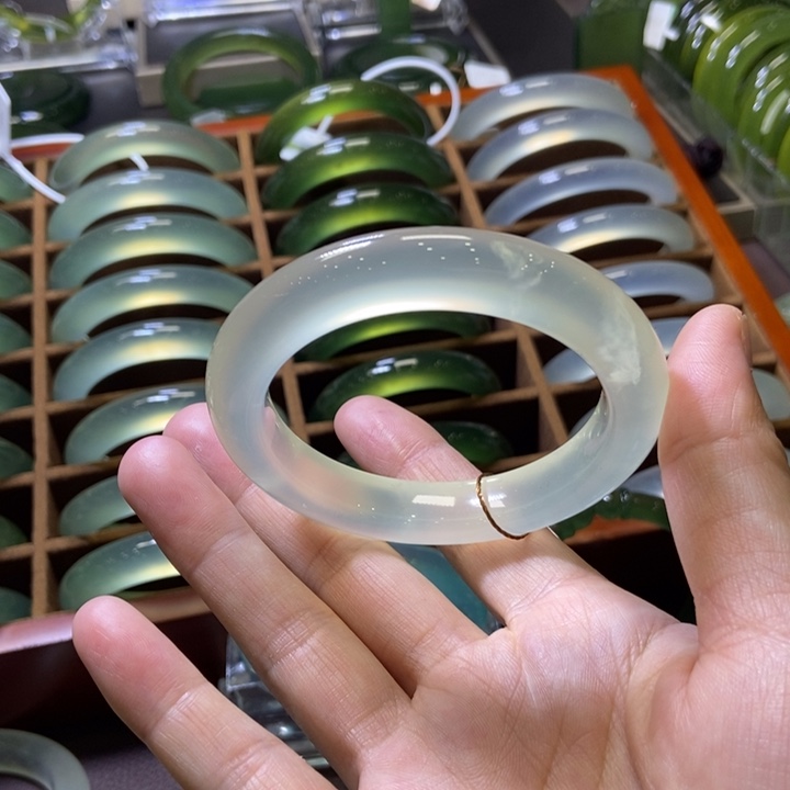 蛇纹石玉未镶嵌手镯54