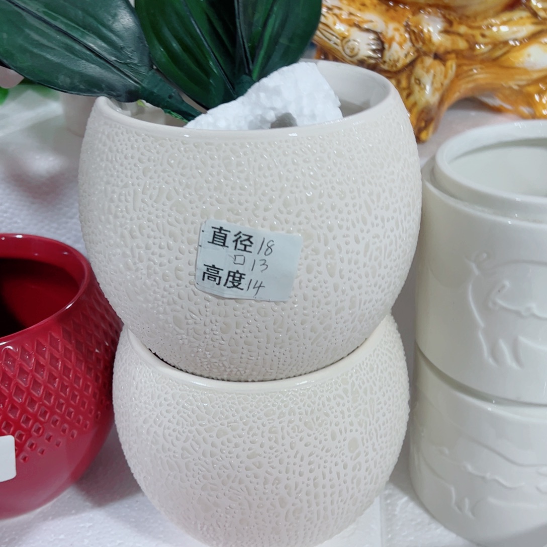 有孔，陶瓷花盆满10米包邮发货。