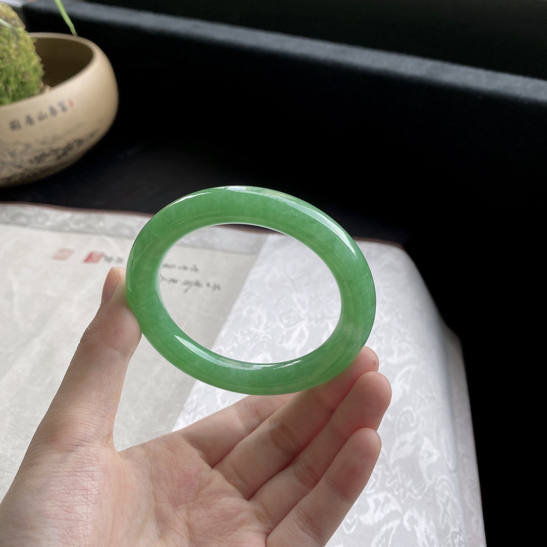 好色珠宝  圈口55缅甸老坑A货糯冰种满绿圆条女款翡翠手镯