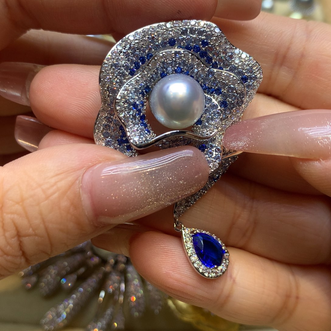 未镶嵌胸饰海水珍珠