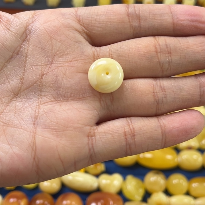 琥珀未镶嵌裸石卡14加浓蜡平安扣