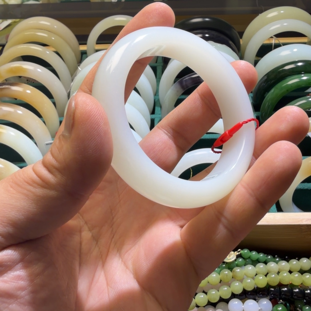 和田玉未镶嵌手镯