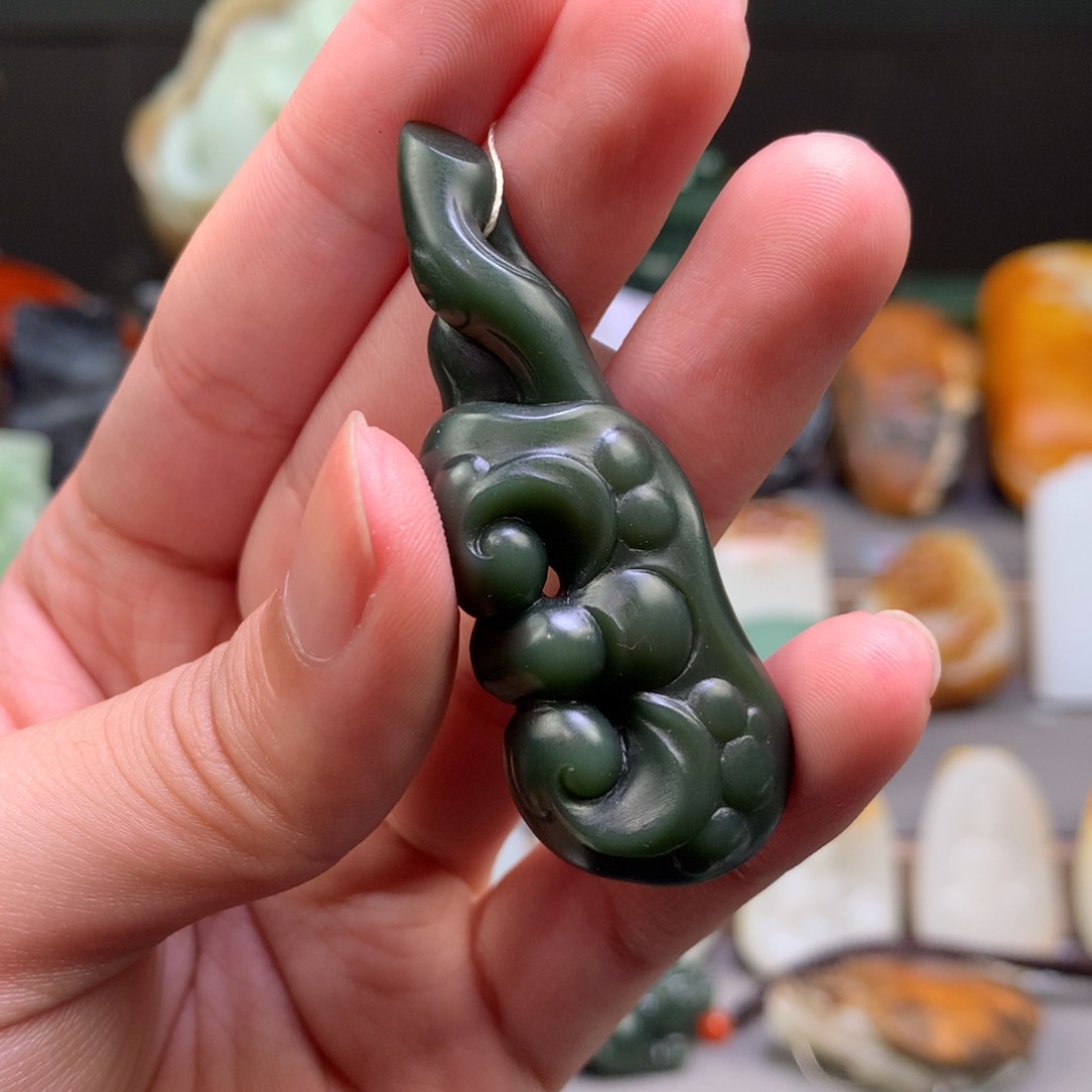 和田玉吊坠未镶嵌