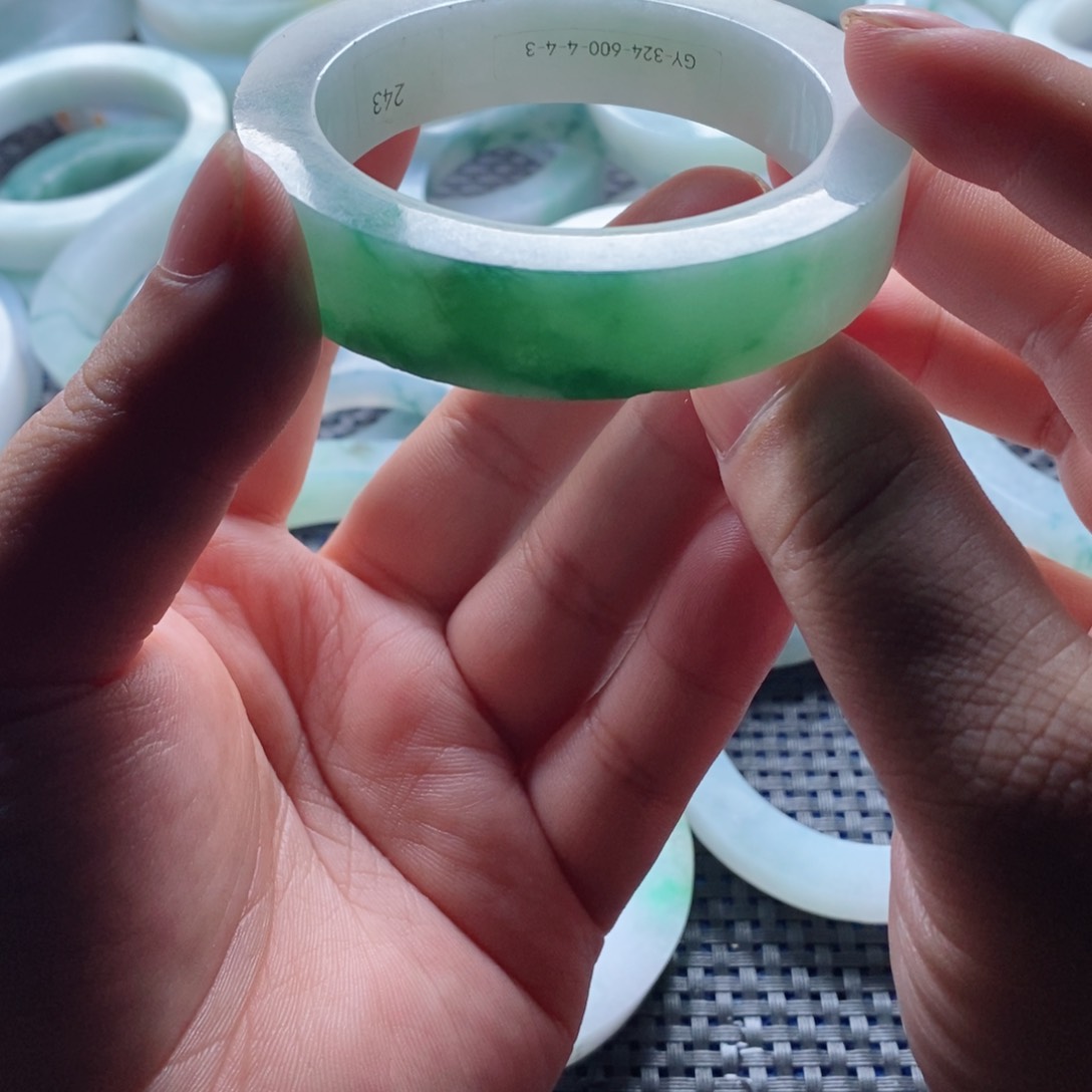 定制翡翠A货未镶嵌小*家