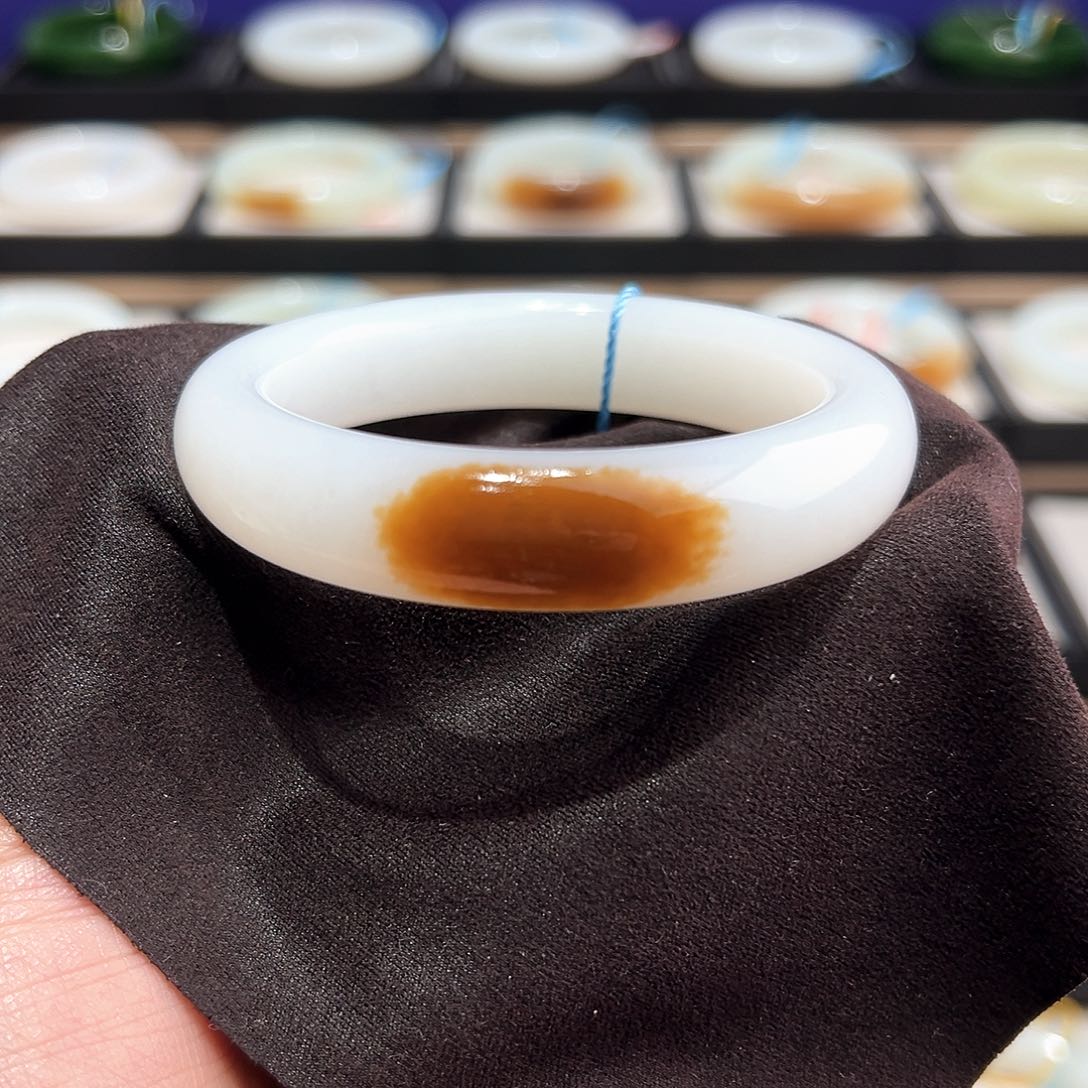 未镶嵌手镯和田玉（糖玉）