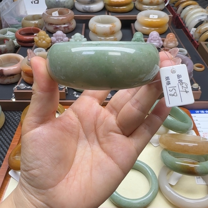 石英岩玉未镶嵌手镯