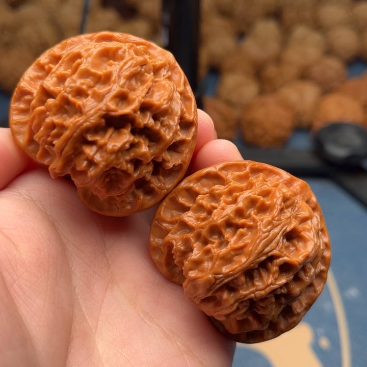 文玩核桃吊坠苹果