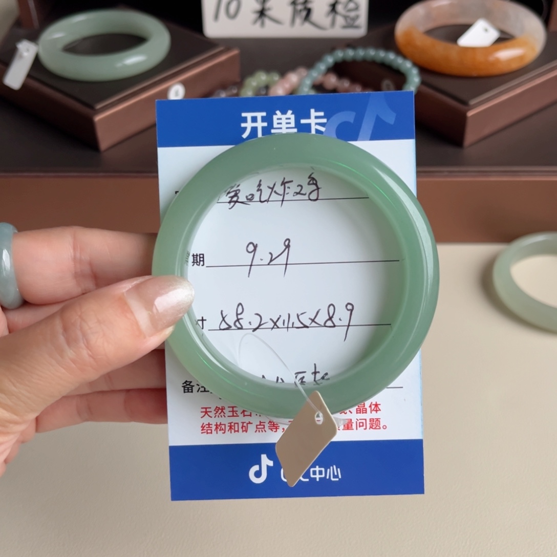 爱***鸡石英质玉未镶嵌手镯