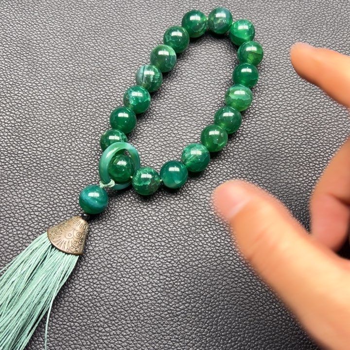 和田玉未镶嵌颈饰琉璃