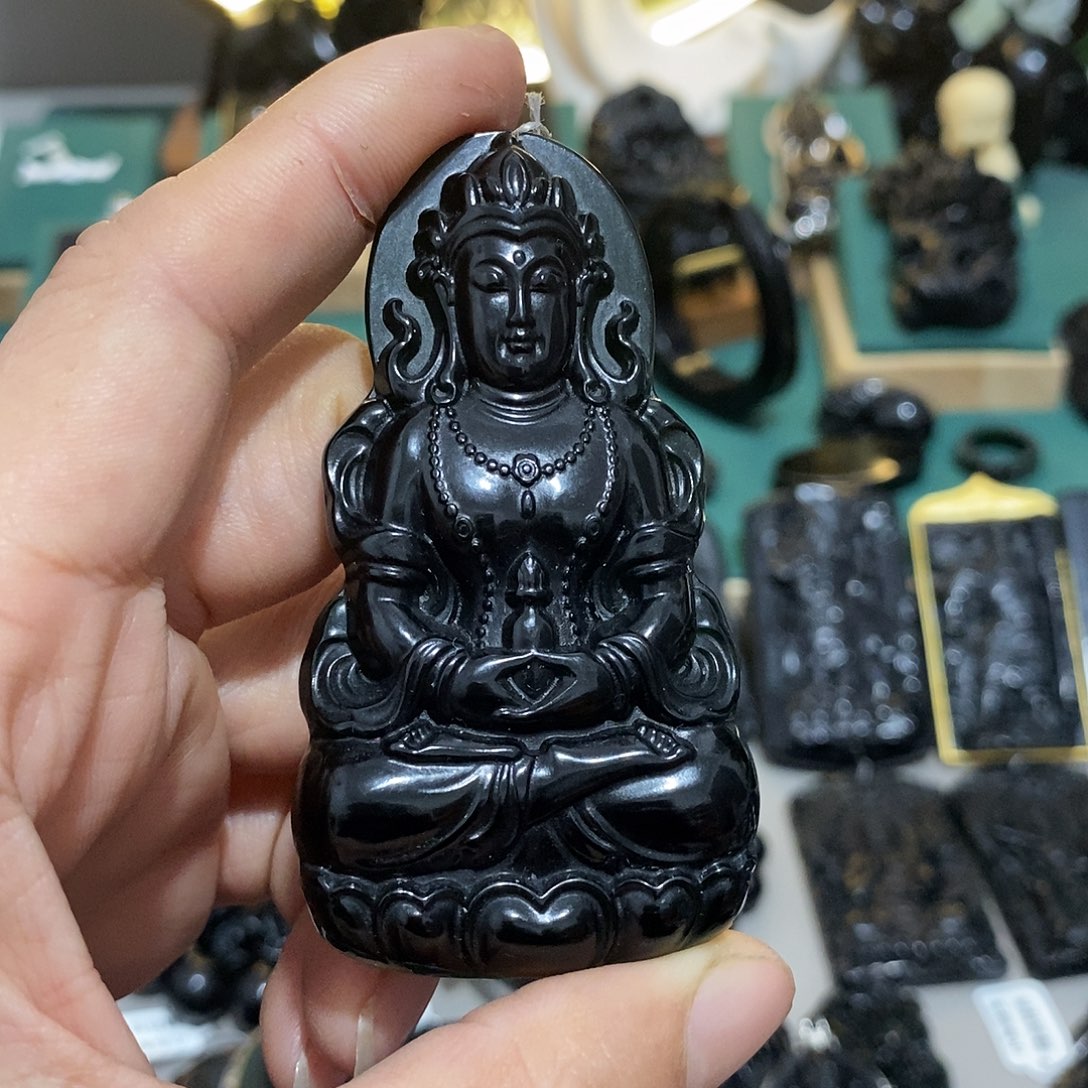 蛇纹石玉颈饰未镶嵌老****发