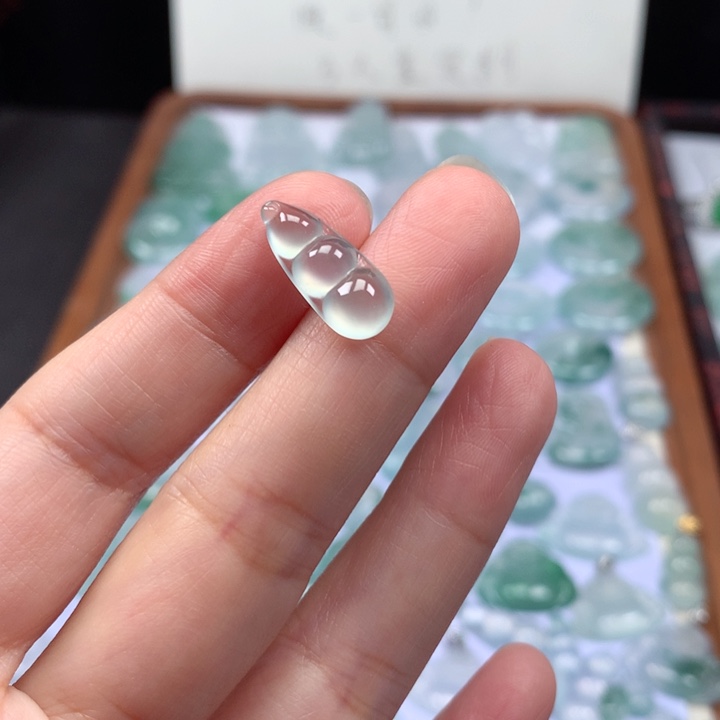 颈饰未镶嵌翡翠高冰福豆