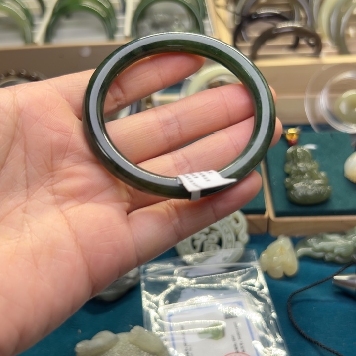 和田玉手镯未镶嵌55.6圈围10309