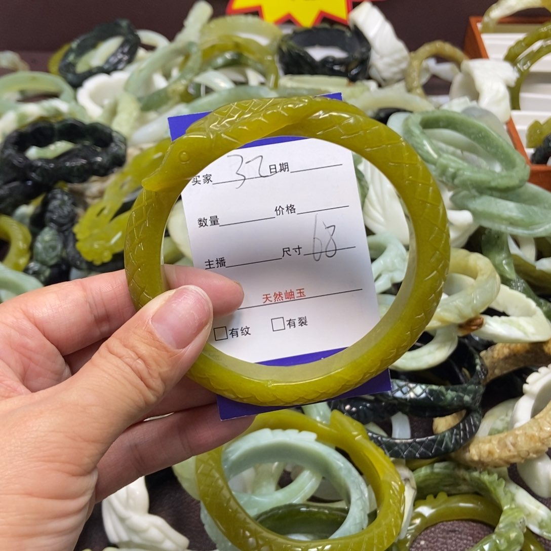 蛇纹石玉手镯未镶嵌