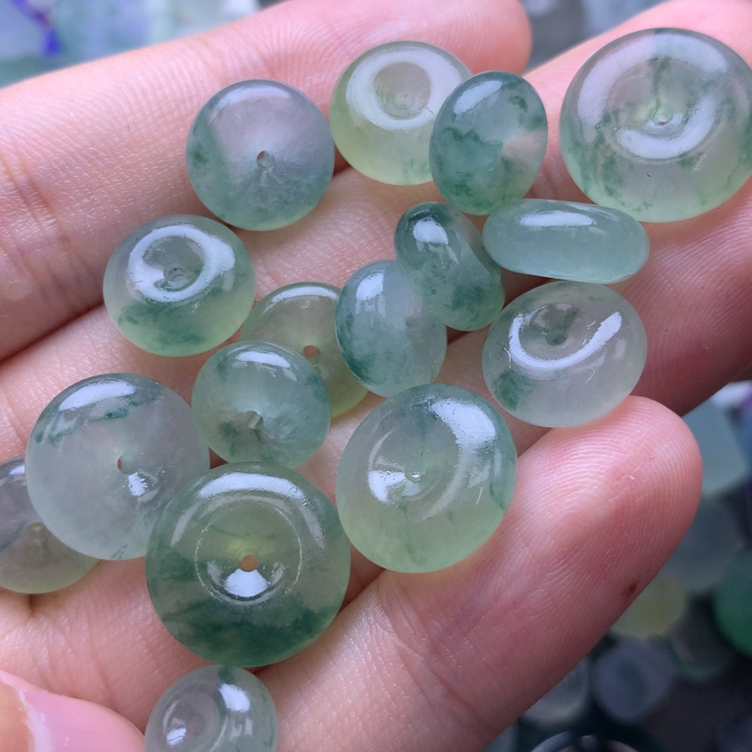 定制翡翠未镶嵌挂件