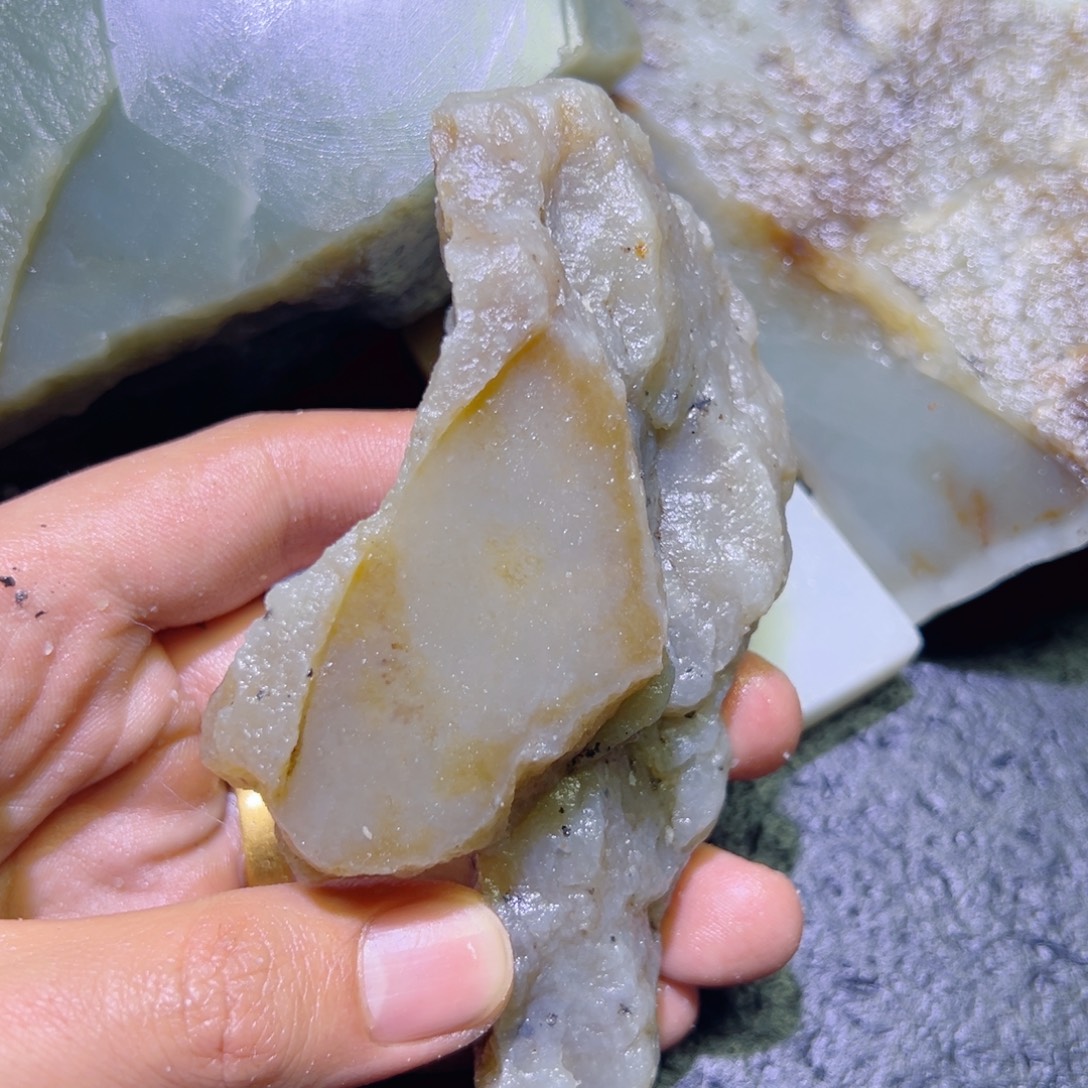 和田玉未镶嵌珠宝半成品