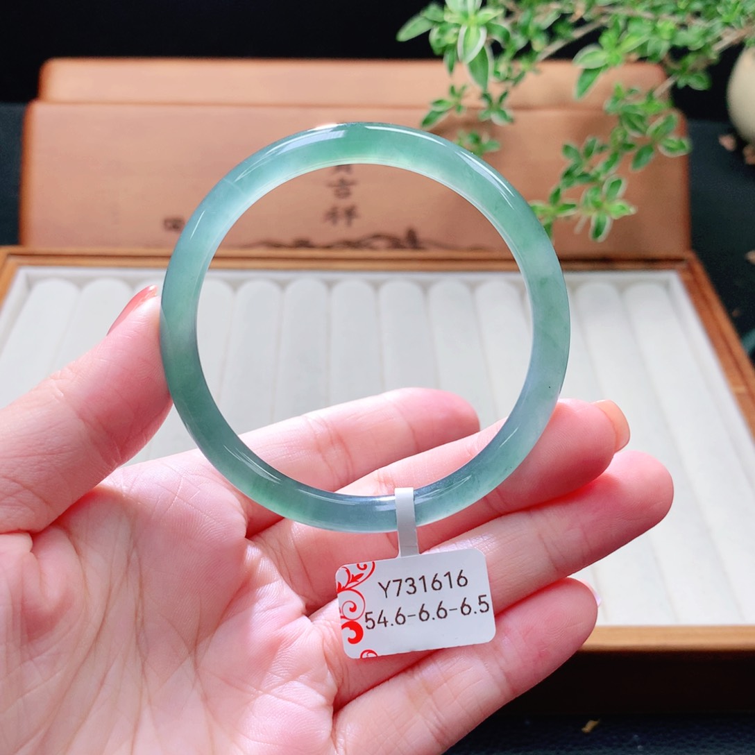 未镶嵌手镯（圆镯）翡翠