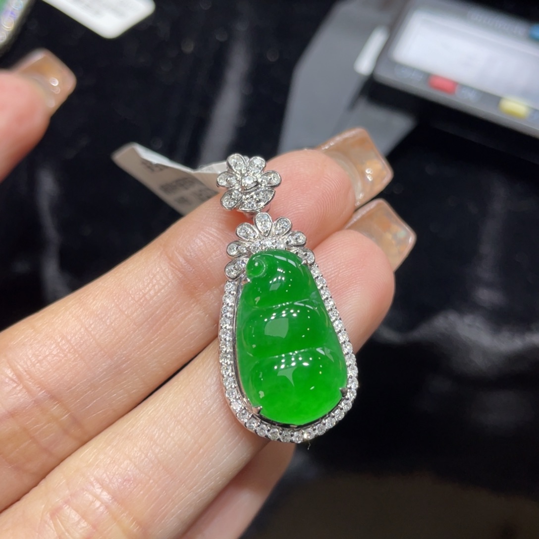 翡翠颈饰18K金镶嵌天然缅甸翡翠