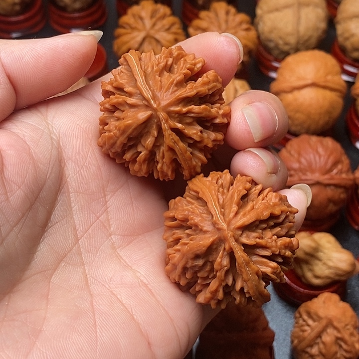 文玩核桃吊坠火麒麟