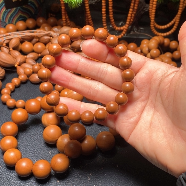 橄榄核手串1.1红料光珠