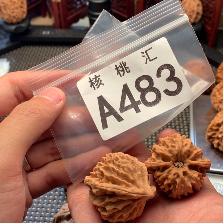 文玩核桃吊坠龙门涧