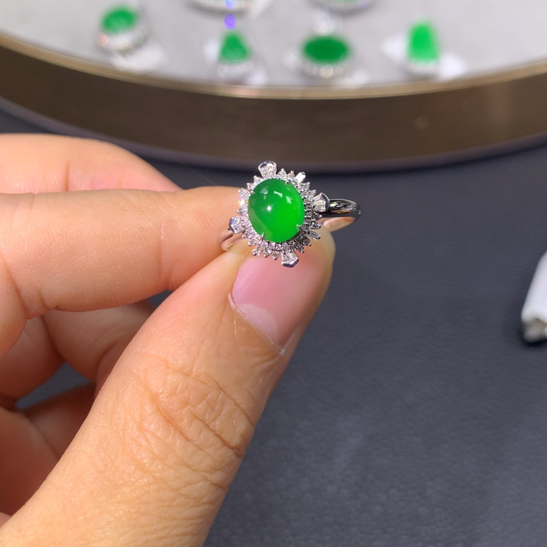 翡翠戒指18K金镶嵌翡翠