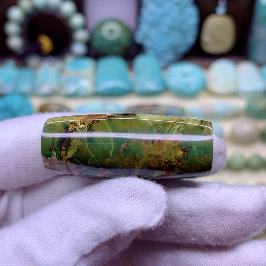 绿松石颈饰未镶嵌