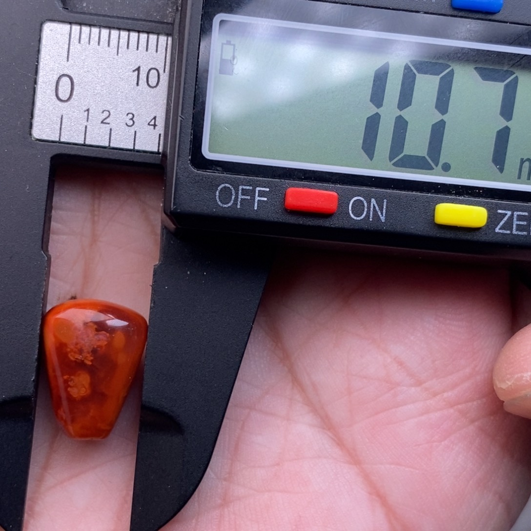 南红玛瑙配饰未镶嵌有瑕疵