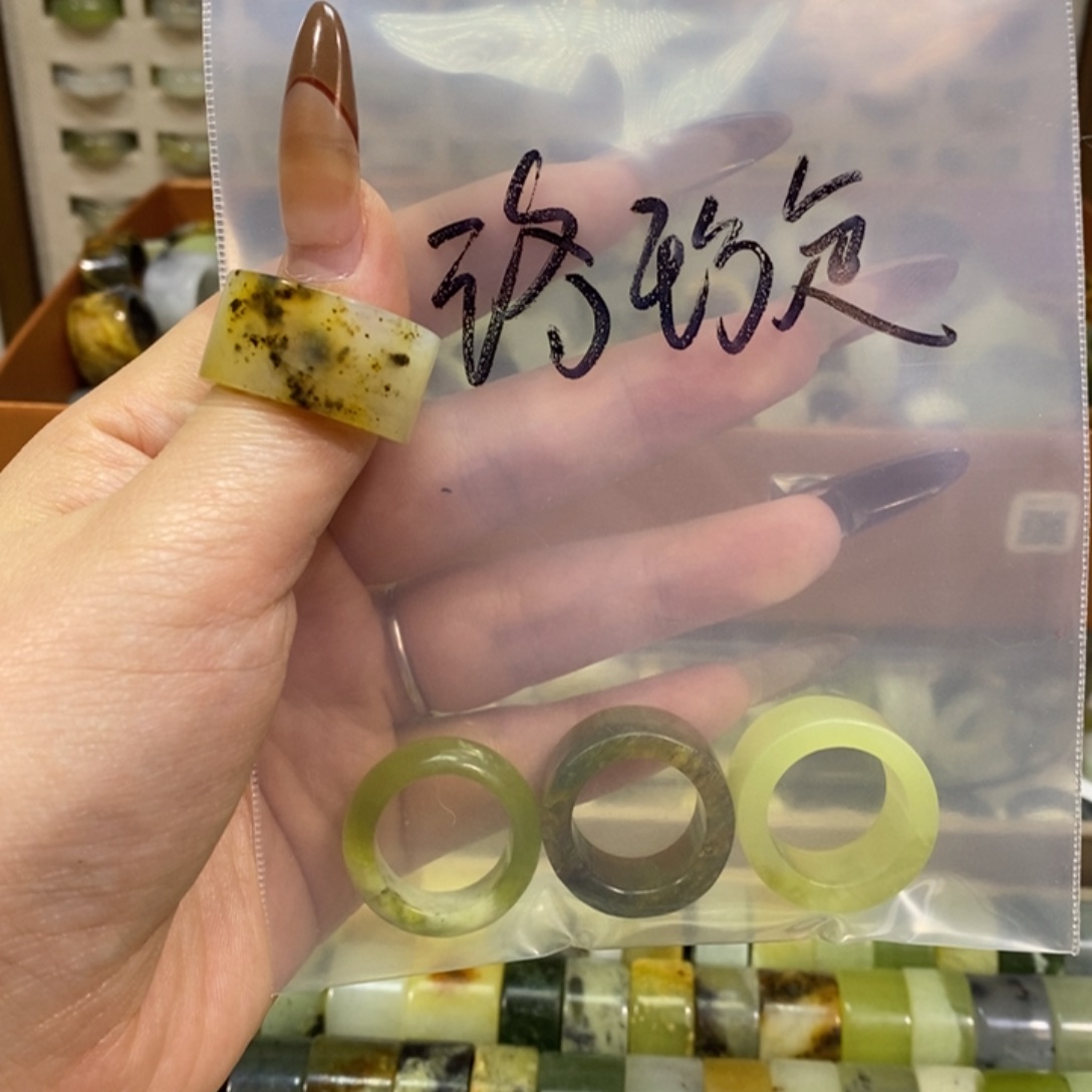 洛***璇蛇纹石玉未镶嵌戒指