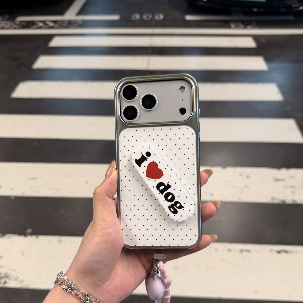 磁吸适用苹果17promax女新款休闲百搭手机壳16pro简约波点高级感