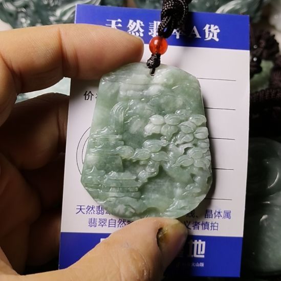 翡翠未镶嵌颈饰挂件