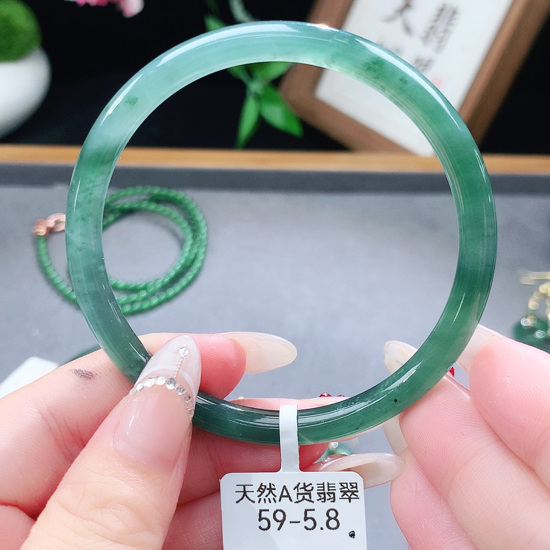 翡翠手镯（圆镯）未镶嵌