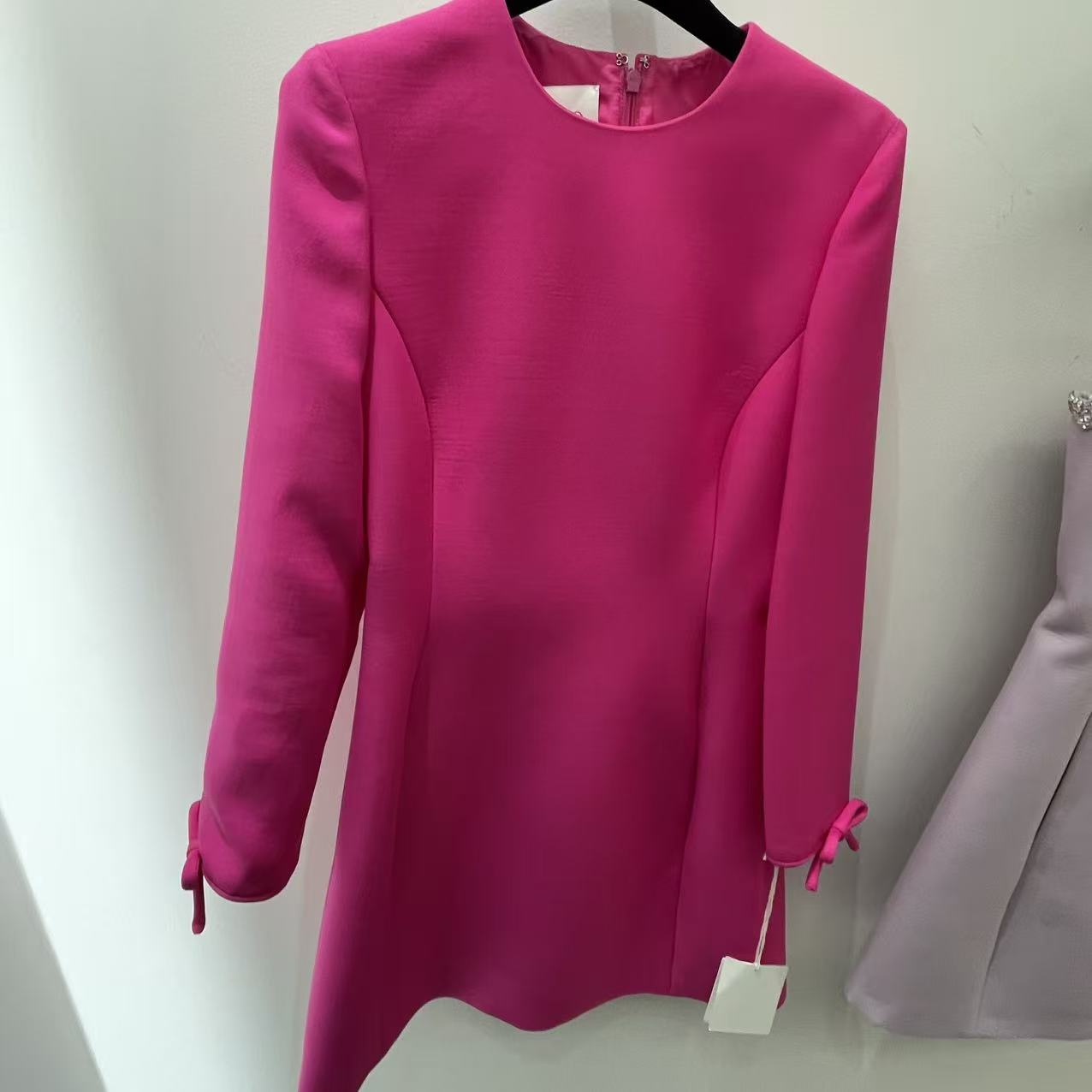 未使用 Valentino/华伦天奴 女款蝴蝶结长袖连衣裙时尚女装玫红