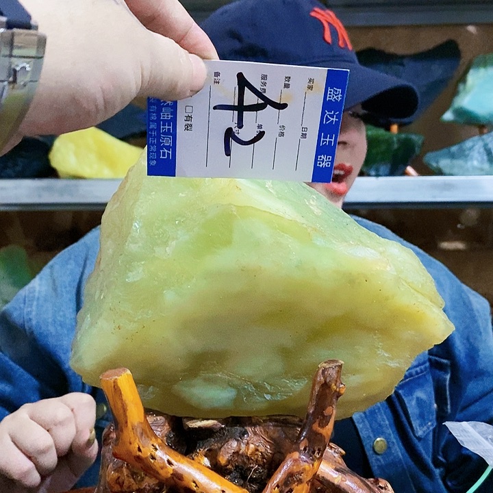 蛇纹石玉原石未镶嵌?**强