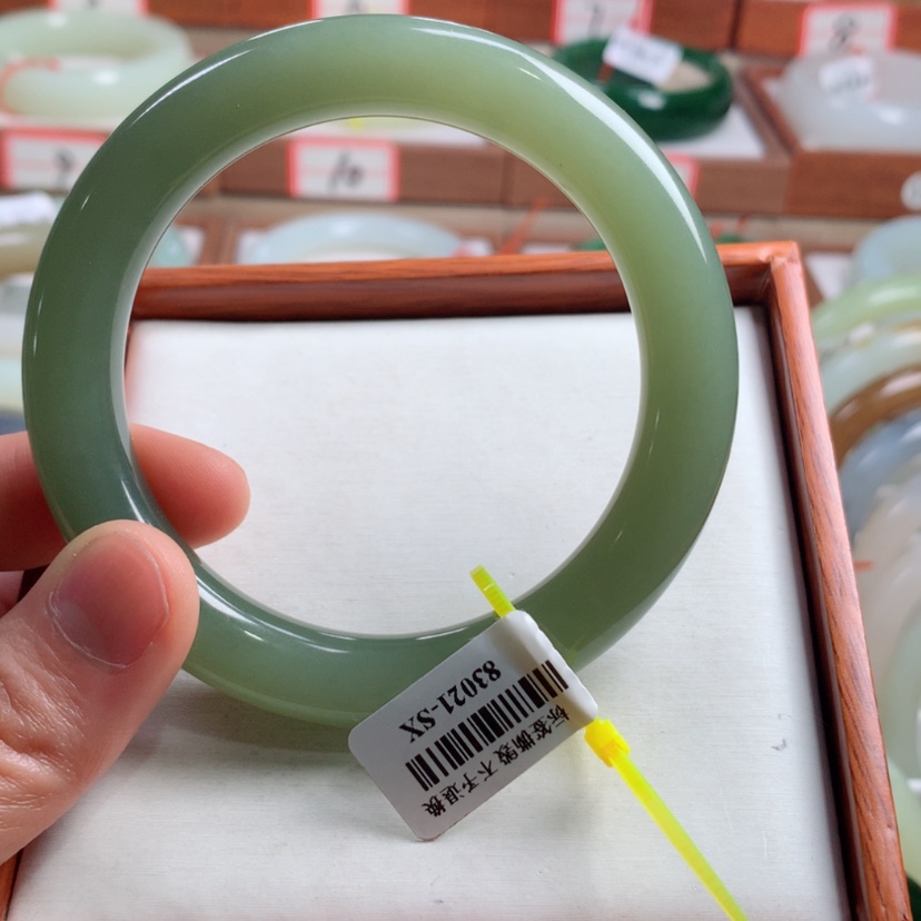 【闪购商品】和田玉手镯未镶嵌59