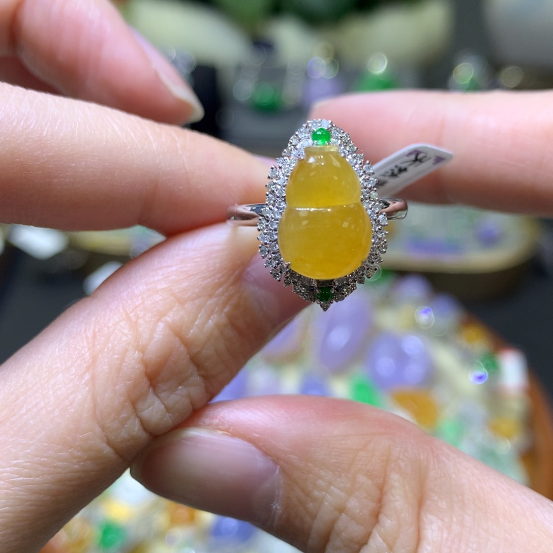 翡翠颈饰18K金镶嵌翡翠吊坠项链