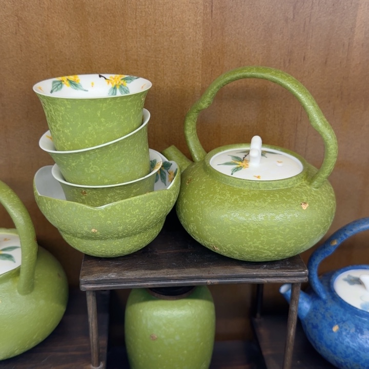 如***许三个小杯一个主人杯一个壶