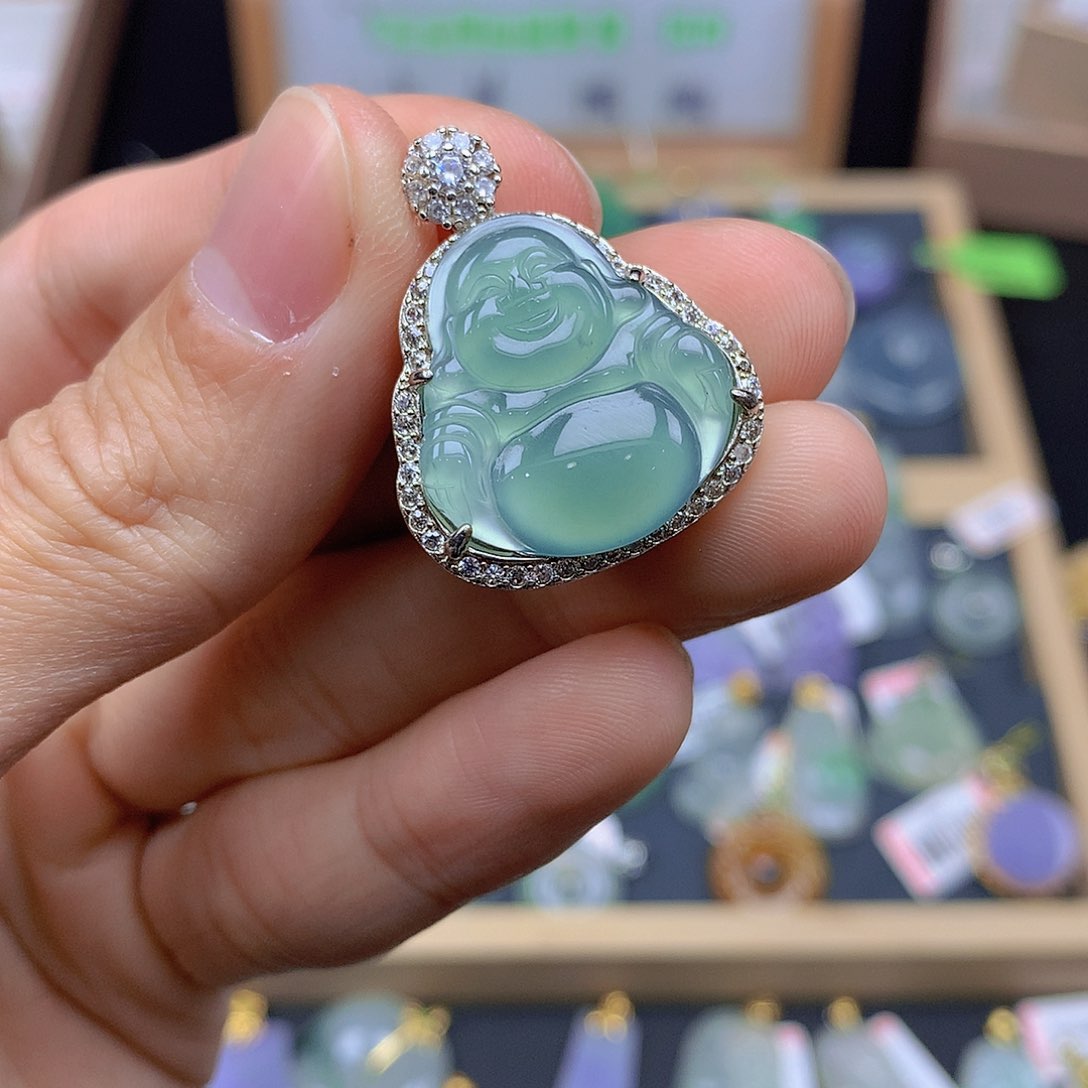 翡翠颈饰未镶嵌翡翠