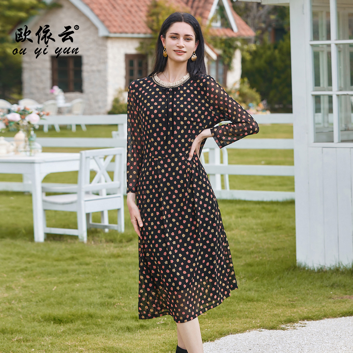 53178欧依云优雅洋气碎花连衣裙中年女秋装2025新款大码显瘦收腰