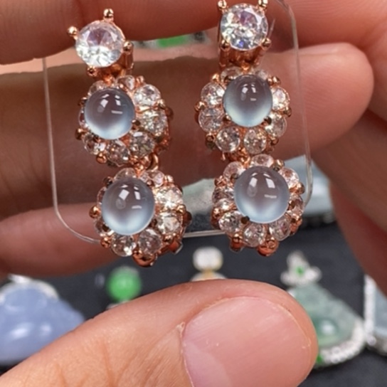 翡翠未镶嵌颈饰蛋面铜驼