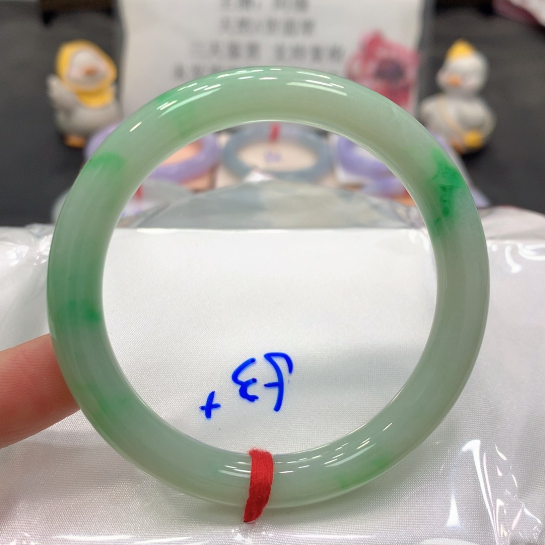 翡翠手镯未镶嵌翡翠