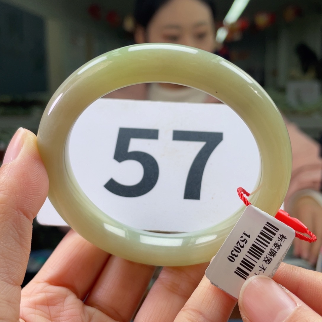 未镶嵌手镯和田玉微瑕