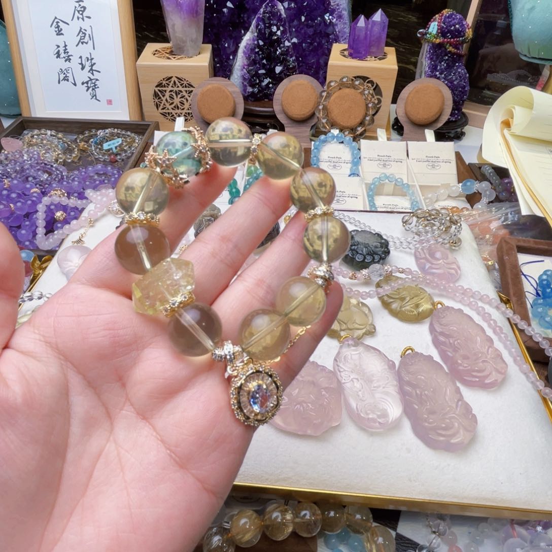 水晶吊坠(赠链)未镶嵌金字塔式，原创设计的设计