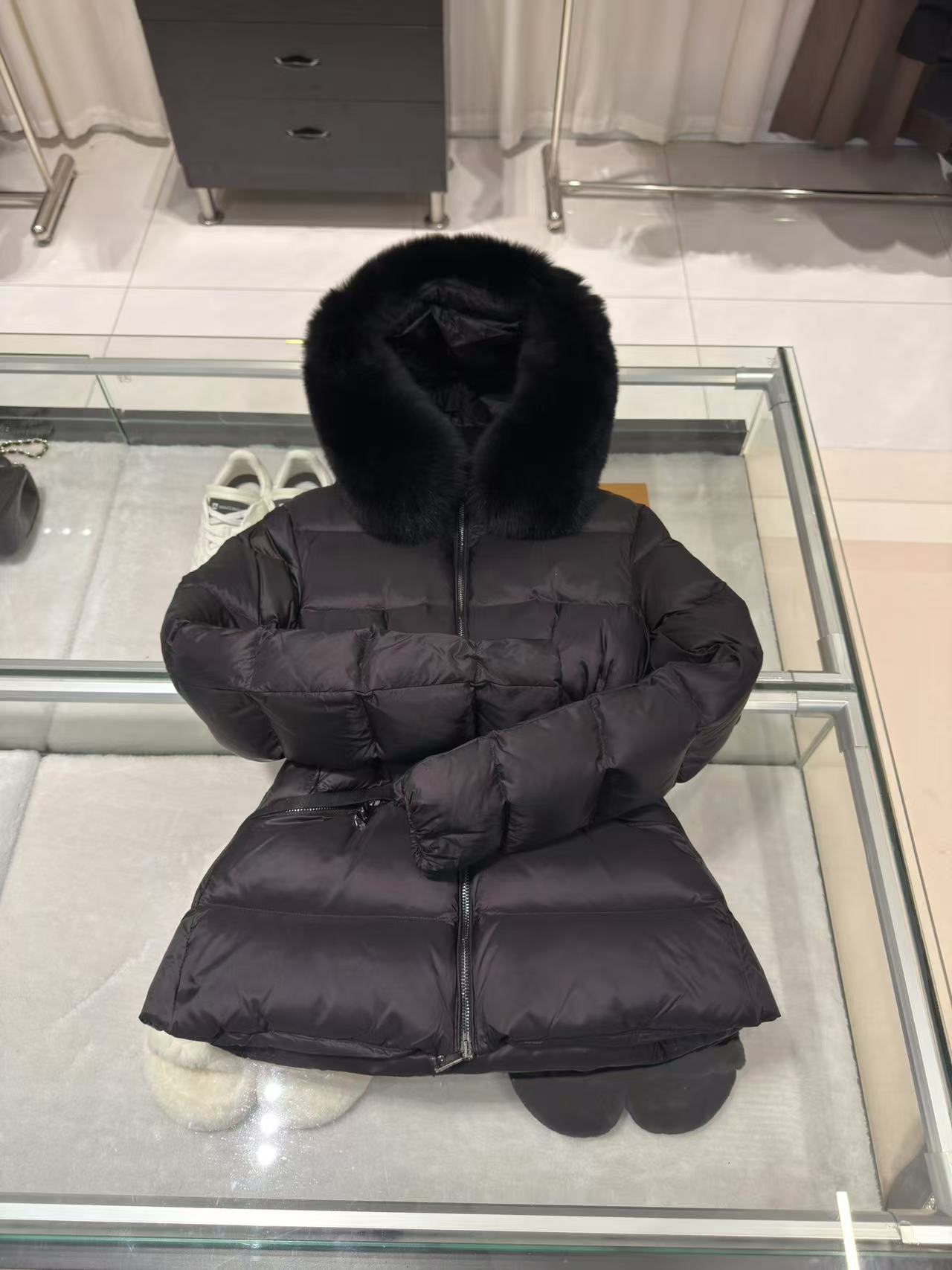 25新款 冬季连帽纯色毛领收腰毛领时尚休闲百搭款女士羽绒服