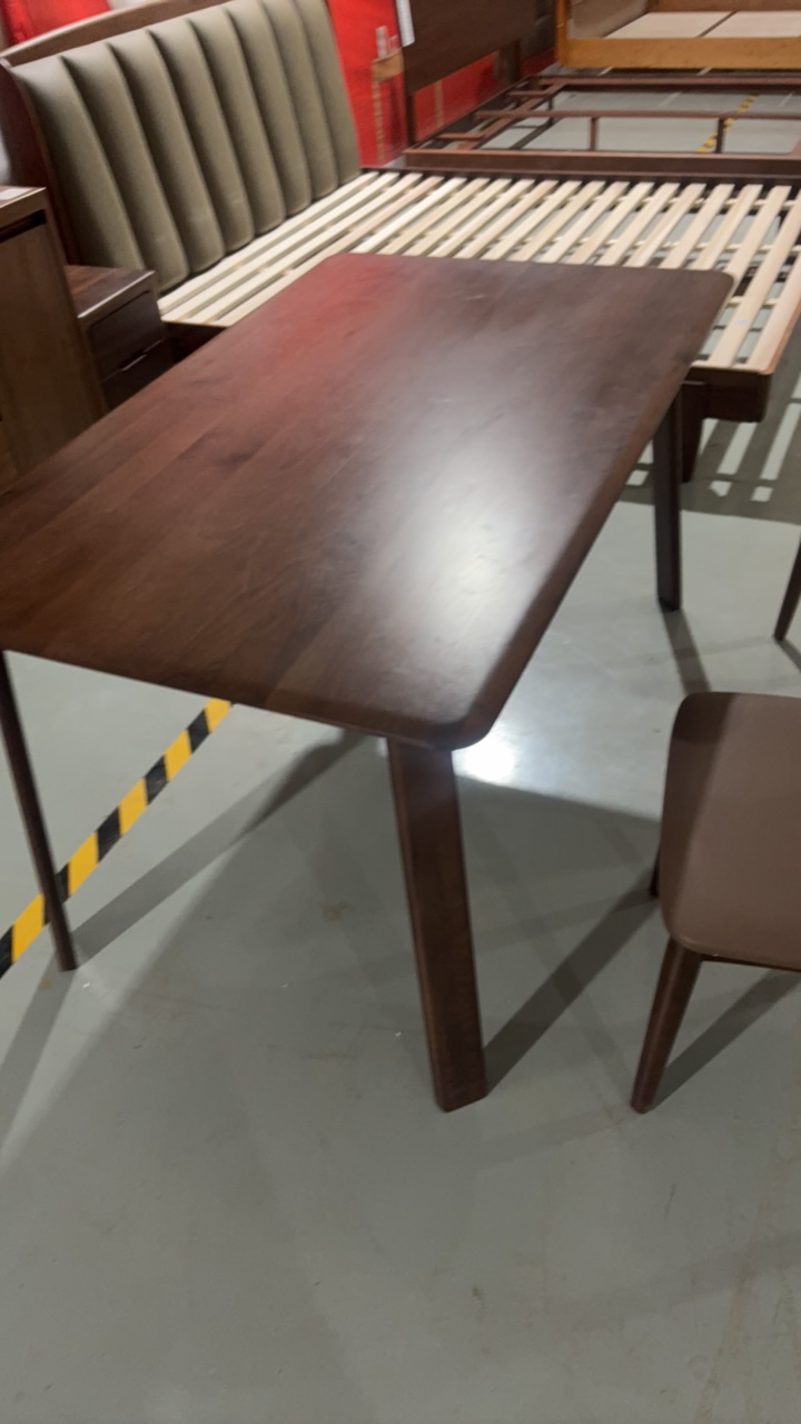 全实木北美黑胡桃木餐桌1.4米