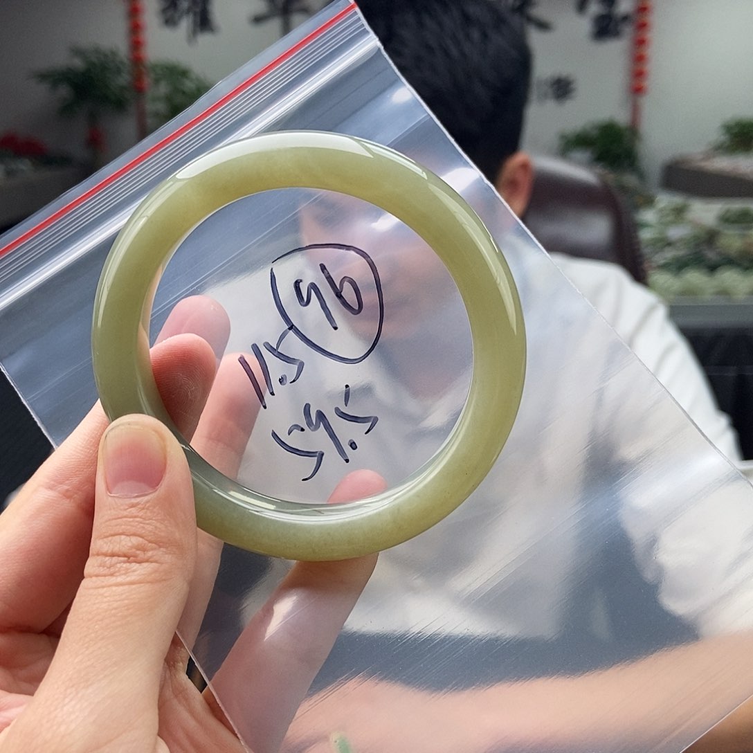 和田玉颜色多样性发拍一发一未镶嵌