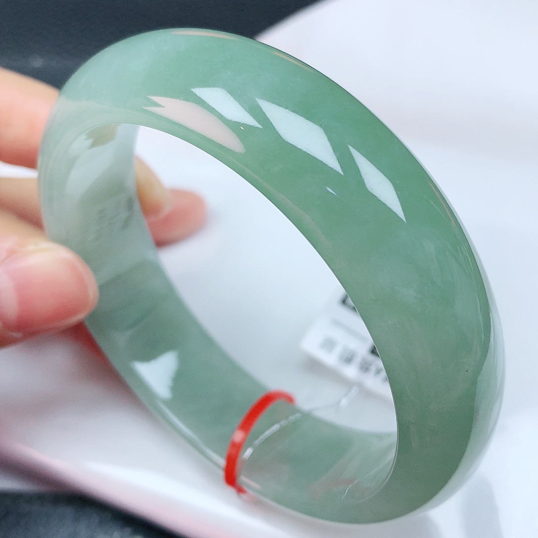 翡翠手镯未镶嵌58+轮胎