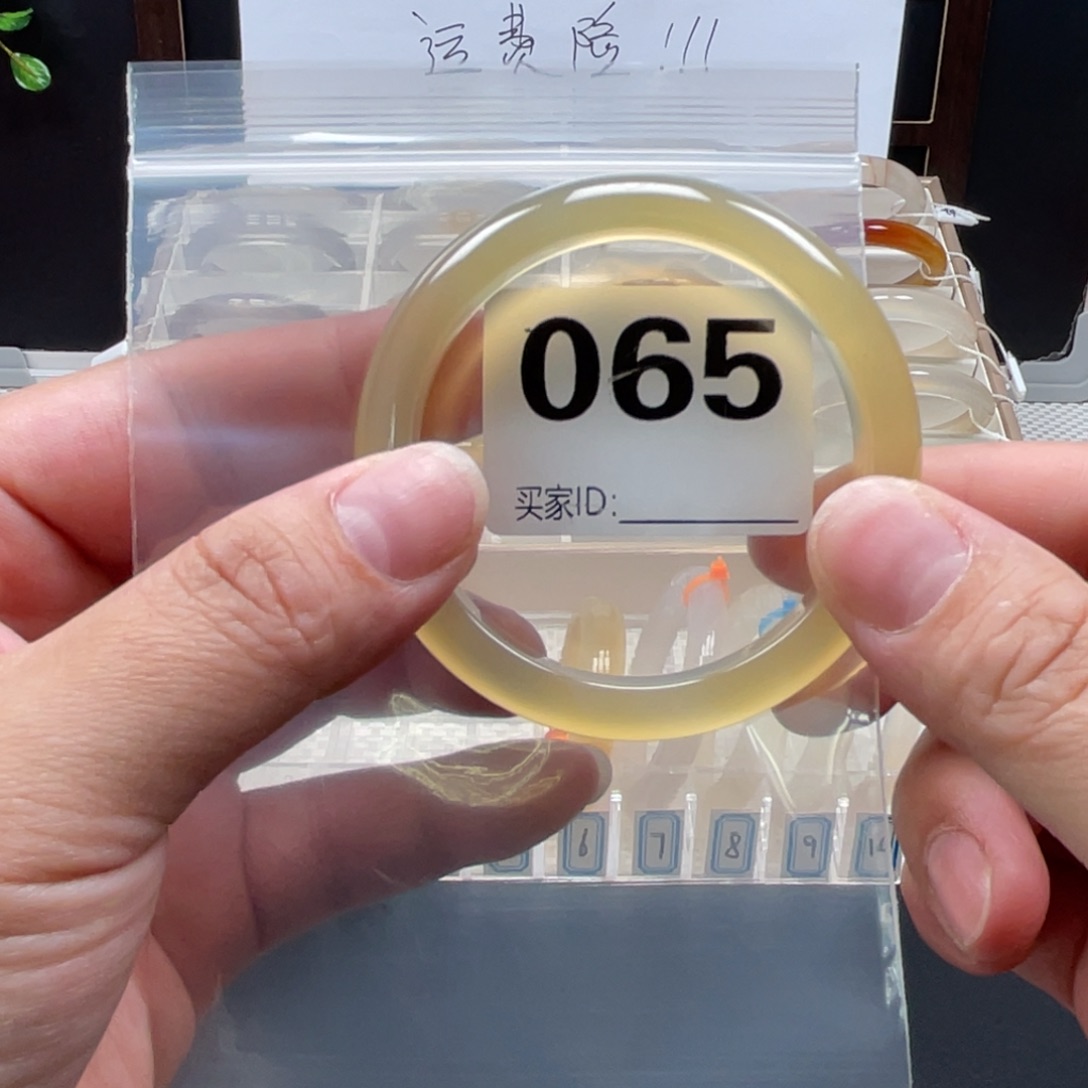 小***跑玛瑙/玉髓手镯未镶嵌